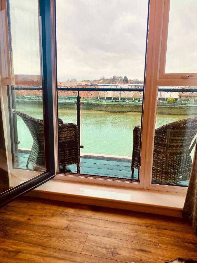 ניופורט Luxury Riverfront Apartment מראה חיצוני תמונה